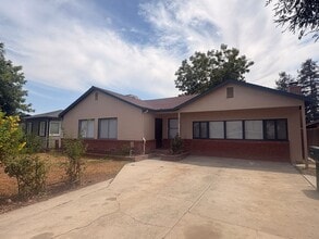 Building Photo - 1433 E Sequoia Ave