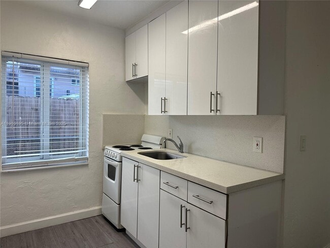 Building Photo - 2001 NW Flagler Terrace