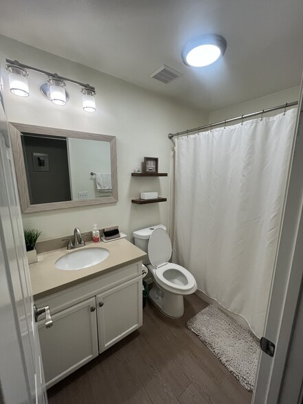 Bathroom - 10976 Remington St