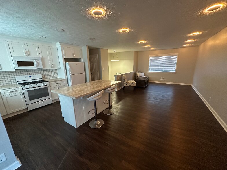 Building Photo - 1234 Decatur