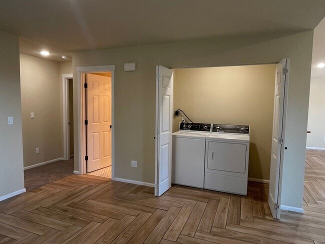 Building Photo - Newer Double Bluff Home In The Woods!