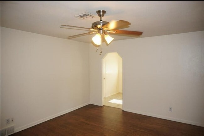 Building Photo - Beautiful 3 Bed 1.5 Bath in Midwest City
