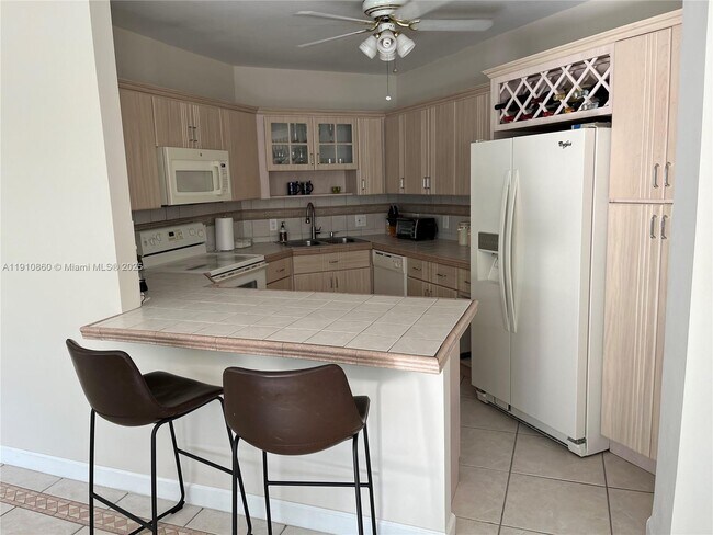 Building Photo - 5161 Collins Ave