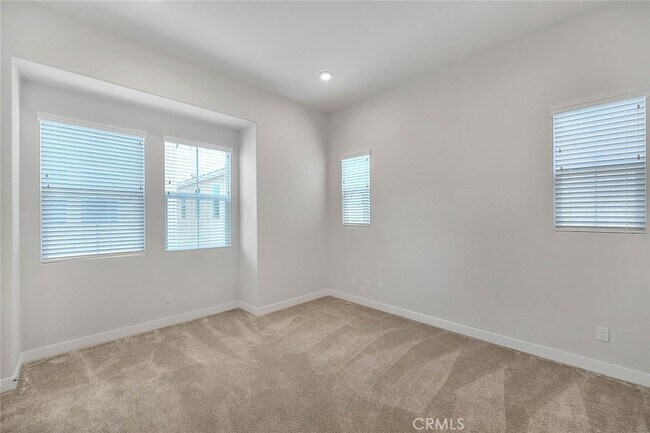 Building Photo - 6 Crown Point Dr