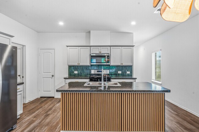 Building Photo - 24122 Juniper Hts Dr