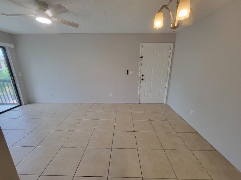 Building Photo - 5303 Summerlin Rd