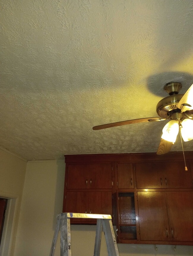 Building Photo - Welcome Home to Your Charming 2-Bedroom Apartment in Troy!