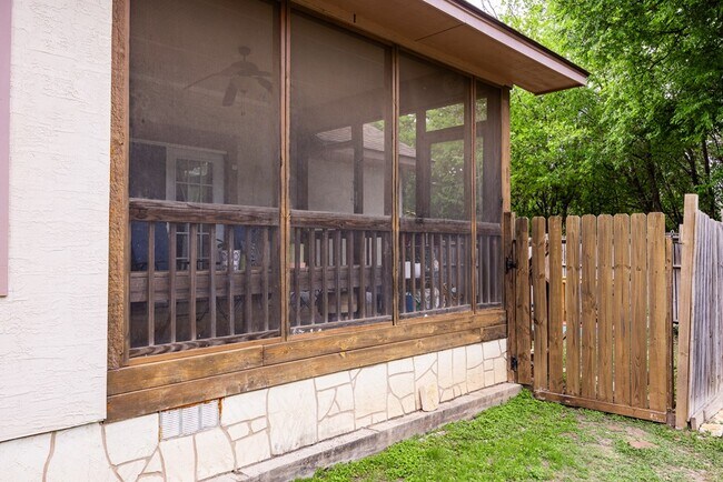 Building Photo - 659 Town Creek Rd