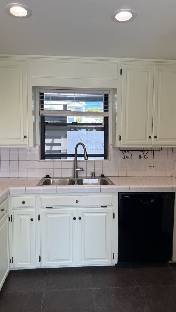 Building Photo - Beach Style Living in Encinitas, CA!