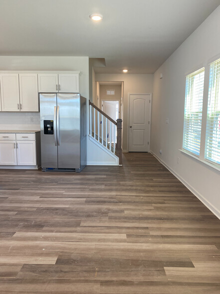 Building Photo - Room in Townhome on Planters Trace Ln