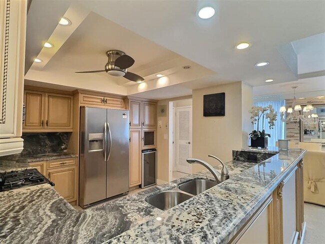 Building Photo - 2030 S Ocean Dr