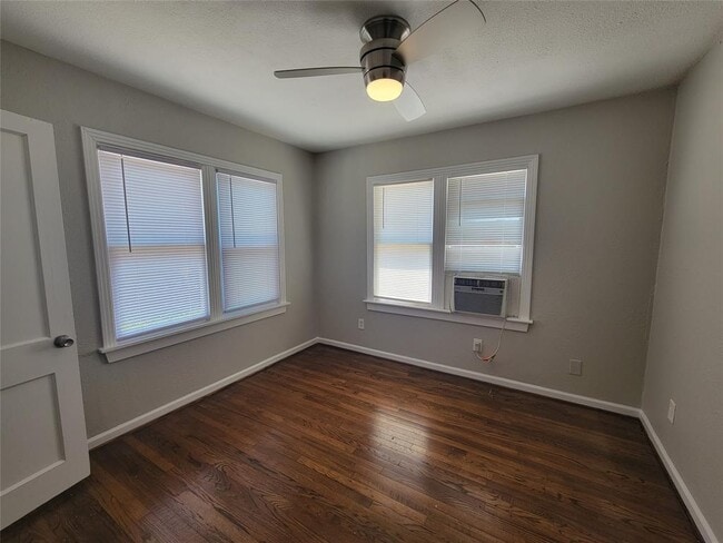 Building Photo - 6310 Amber Dr