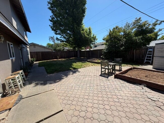 Building Photo - 2533 Stansberry Way