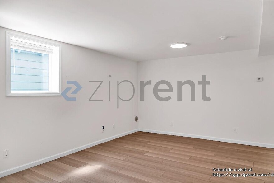 Building Photo - 860 Olive Ave