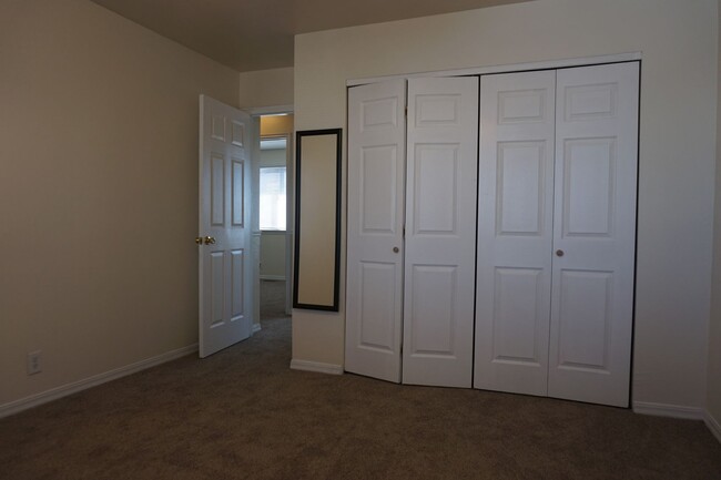 Building Photo - West Jordan 5 Bedroom Townhome