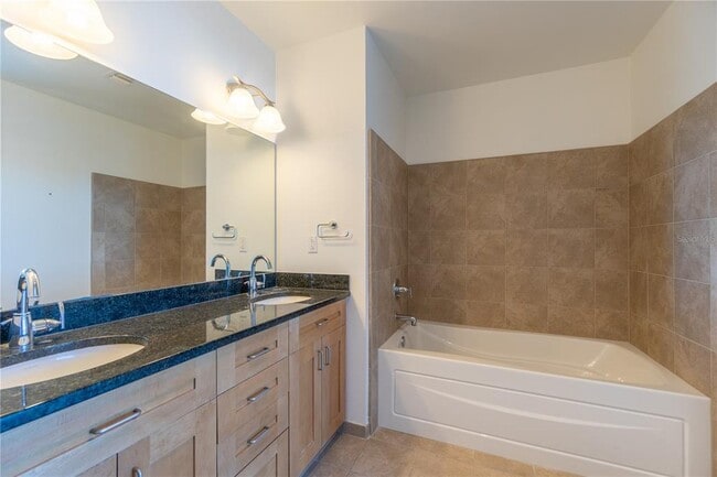 Building Photo - 150 E Robinson St