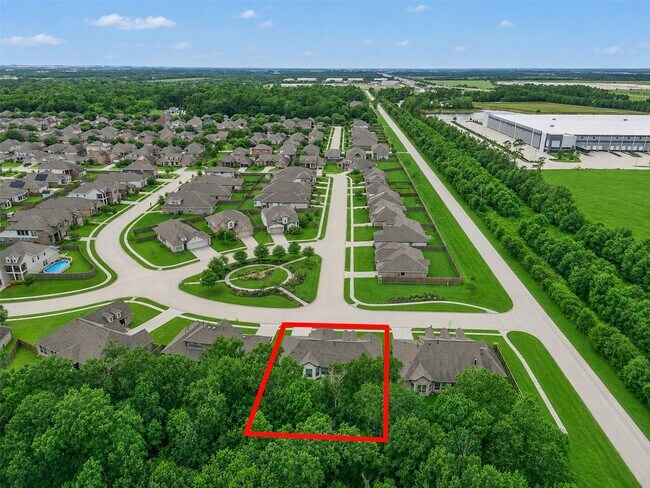 Building Photo - 8510 Amber Bend Dr