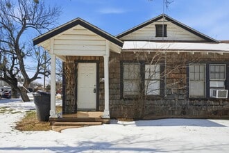 Building Photo - 702 Grape St