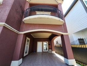 Building Photo - 5027 Creekmont Dr