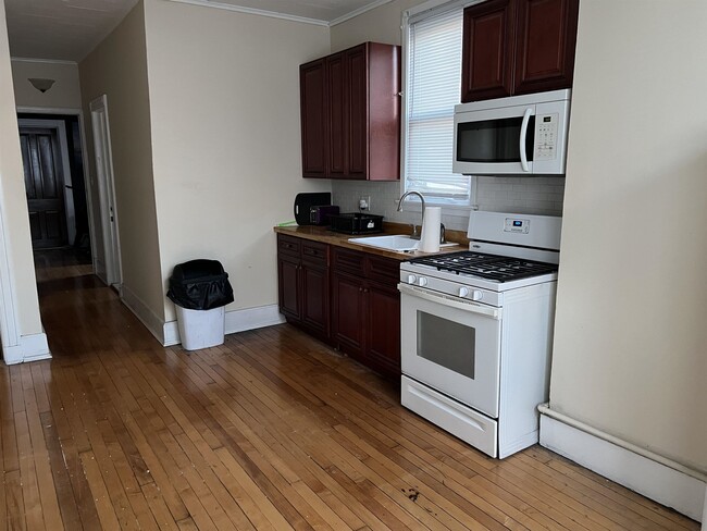 Building Photo - 4404 Bergen Turnpike
