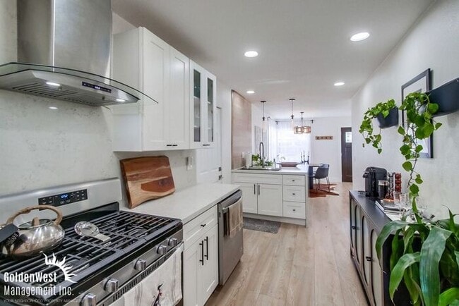 Building Photo - Beautifully Remodeled 4Bdm 2Ba Home with Detached Room/Gym Home in Talmadge Neighborhood.