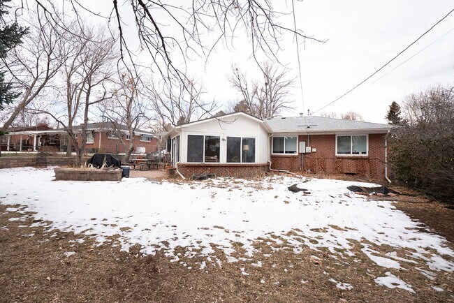 Building Photo - 180 Estes St