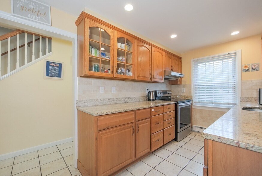 Building Photo - 132 Ashcroft St