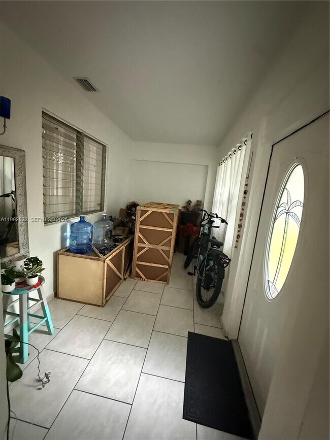 Building Photo - 1921 Jefferson St