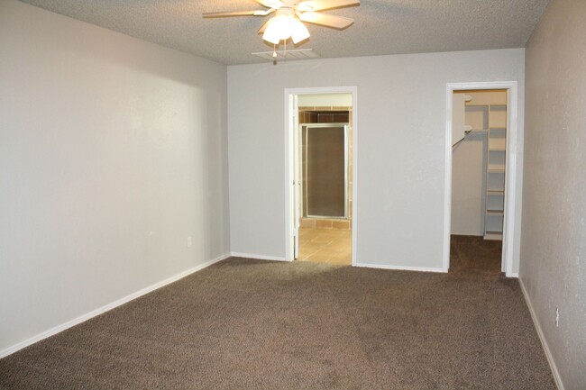 Building Photo - 3 Bed, 2 Bath in Prime location of NW OKC