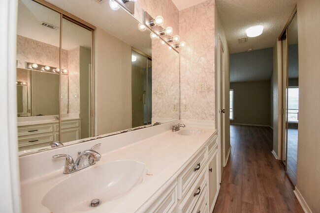 Building Photo - 11280 Braes Forest Dr