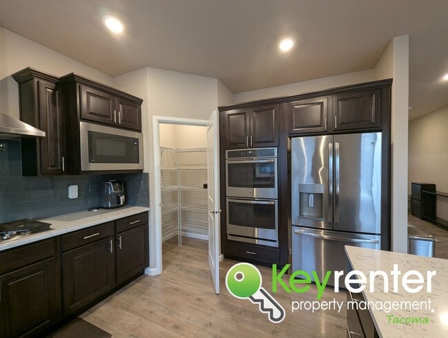 Building Photo - Spacious Northeast Tacoma 3 Bedroom Home for Rent Near Browns Point