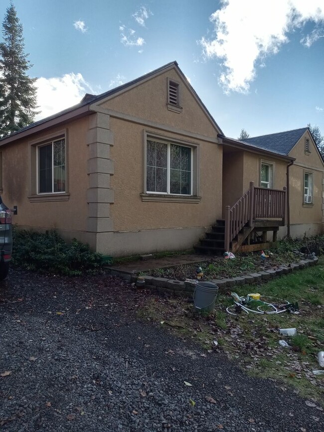 Building Photo - Wonderful 3-bedroom 1 bath home with RV pa...