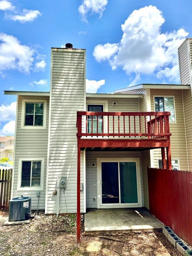 Building Photo - 156 Woodfield Pl