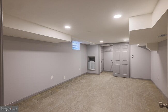 Building Photo - 2804 Hanson Ave