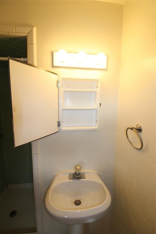 Building Photo - 2000 E Alameda St