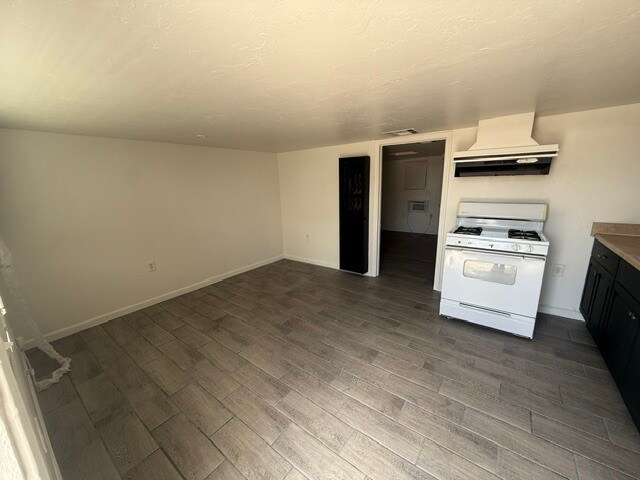 Building Photo - 1089 W Schafer Dr