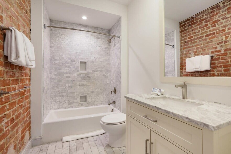 Building Photo - 822 Perdido St