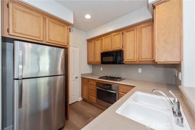 Building Photo - 22 Moonstone