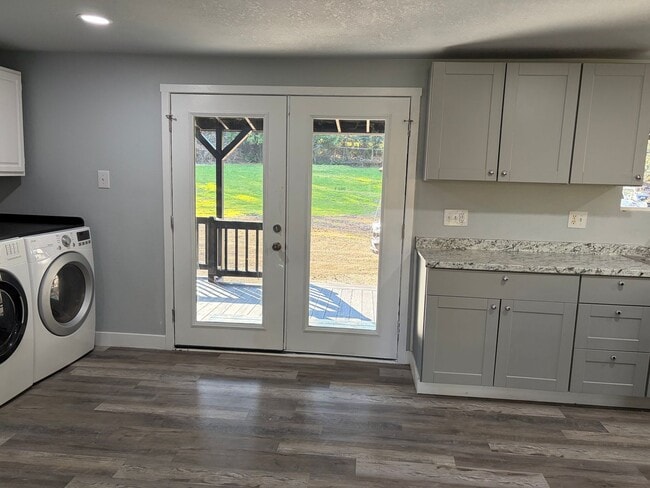 Building Photo - Spacious 3-Bed + Flex Room on Private Fenced 2 Acres, Huge Shop