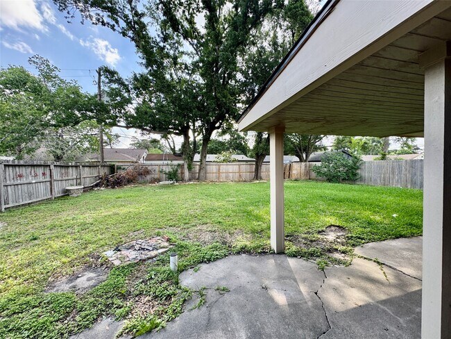 Building Photo - 1710 Longhorn Dr