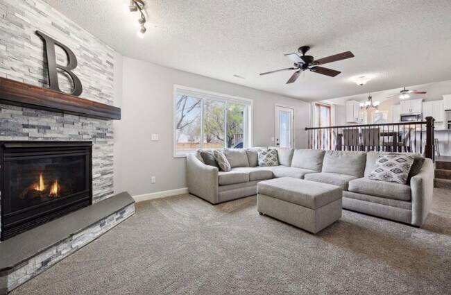 Building Photo - Beautiful Remodeled 5 Bedroom