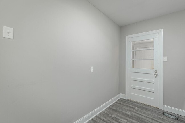 Building Photo - 5107 Sunbeam Ave