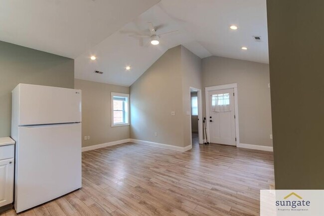 Building Photo - 624 Military Ave