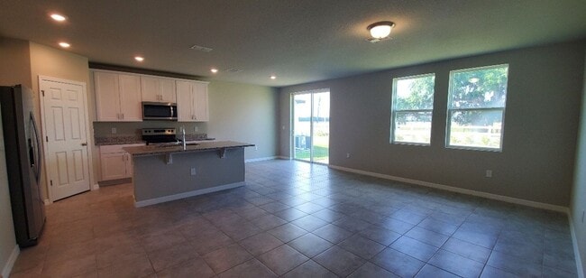 Building Photo - 3-Bedroom, 2-Bathroom in Winter Haven (Vil...