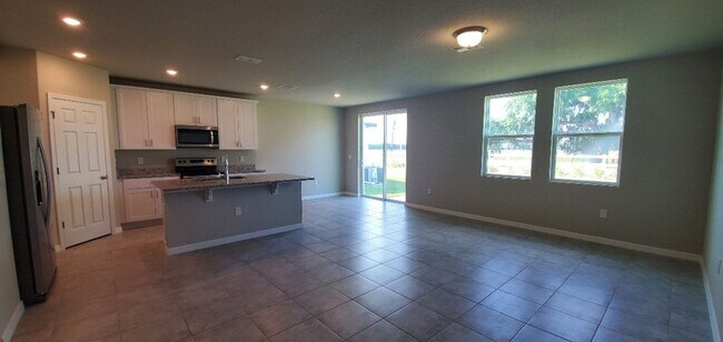 Building Photo - LIKE NEW!! 3-Bedroom, 2-Bathroom in Winter...