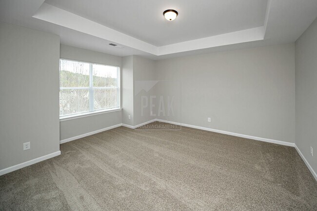Building Photo - 390 Woodland Cir