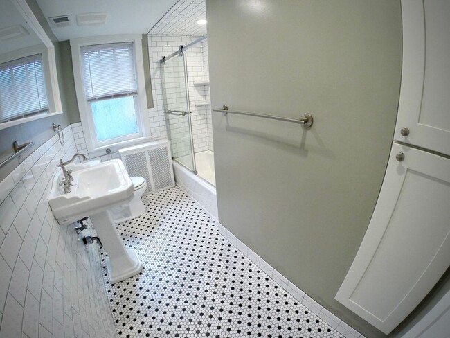 Building Photo - 6/1 Remodeled LUXURY house 2 blocks from CMU.