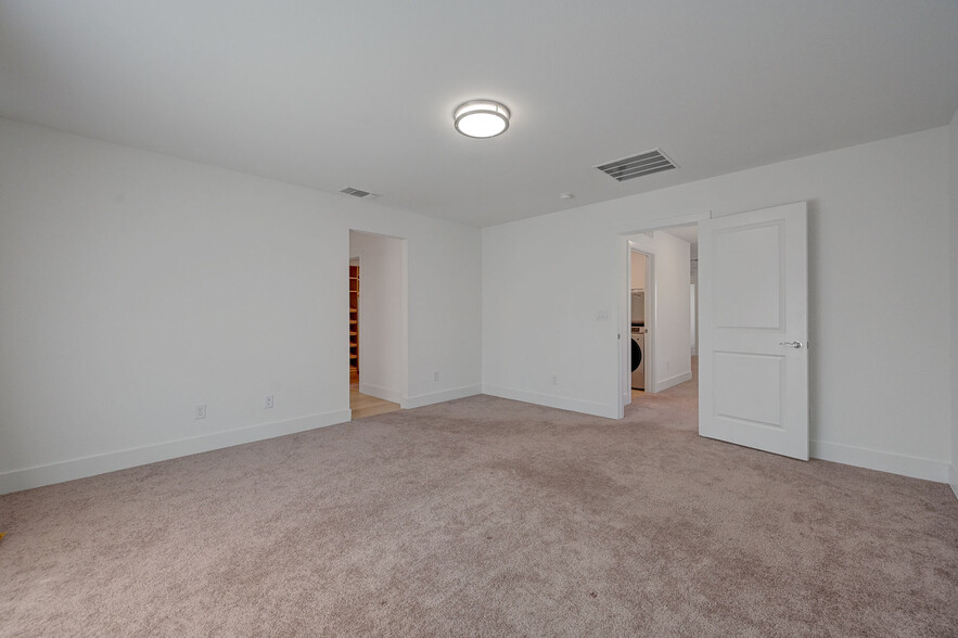 Building Photo - 5927 W Frias Ave