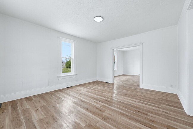 Building Photo - Charming 3BR with Garage & Updates