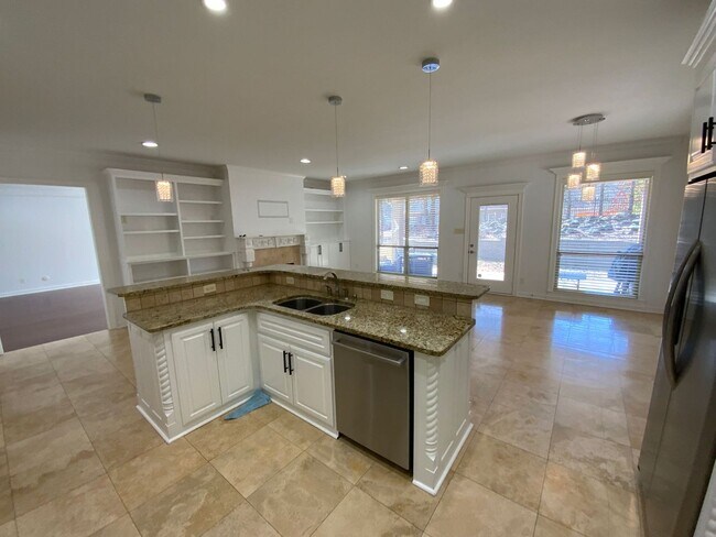 Building Photo - 123 Courts Ln